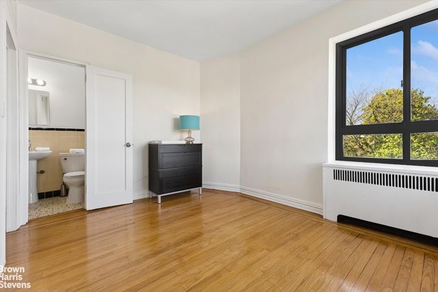 4445 Post Rd Apt 7D, New York City, NY 10471