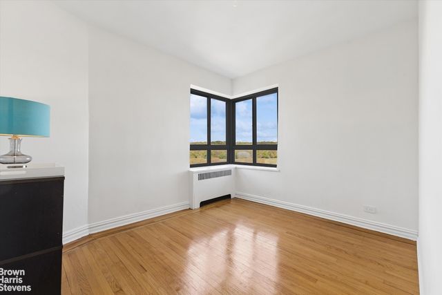 4445 Post Rd Apt 7D, New York City, NY 10471