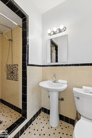4445 Post Rd Apt 7D, New York City, NY 10471