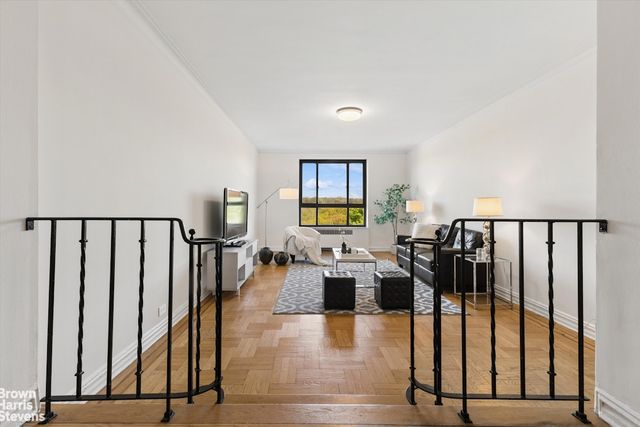4445 Post Rd Apt 7D, New York City, NY 10471