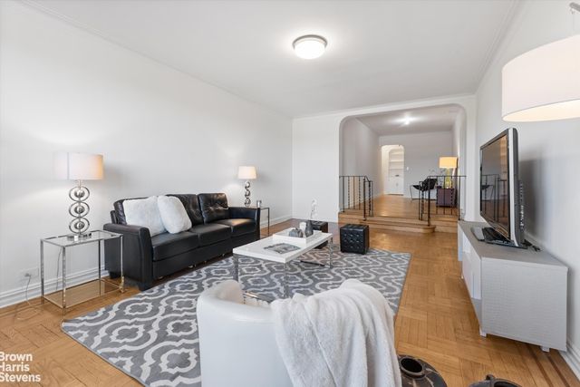4445 Post Rd Apt 7D, New York City, NY 10471