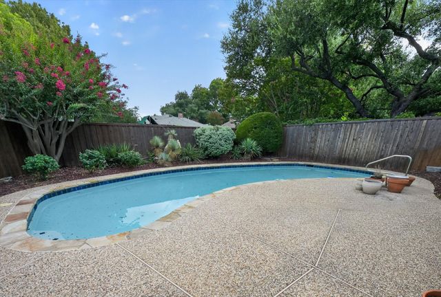 8833 Kenton Drive, Dallas, TX 75231
