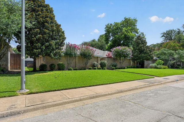 8833 Kenton Drive, Dallas, TX 75231