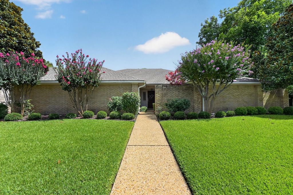 8833 Kenton Drive, Dallas, TX 75231