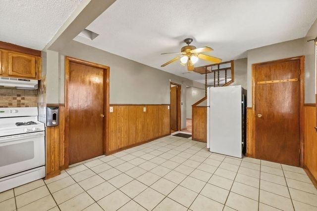 81 Healey St, Springfield, MA 01151