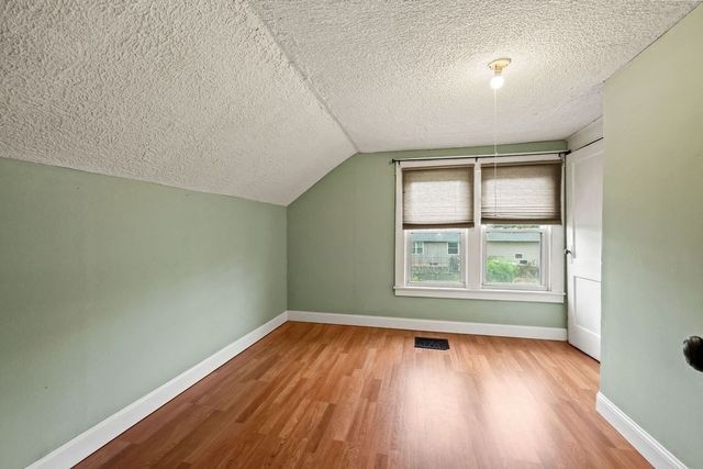 81 Healey St, Springfield, MA 01151