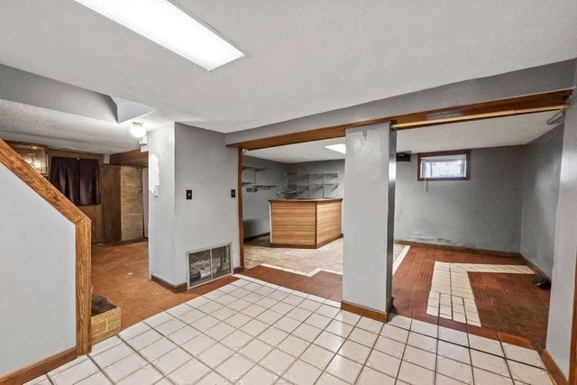 81 Healey St, Springfield, MA 01151