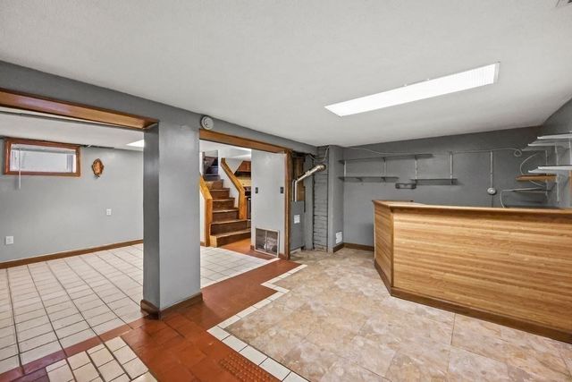 81 Healey St, Springfield, MA 01151