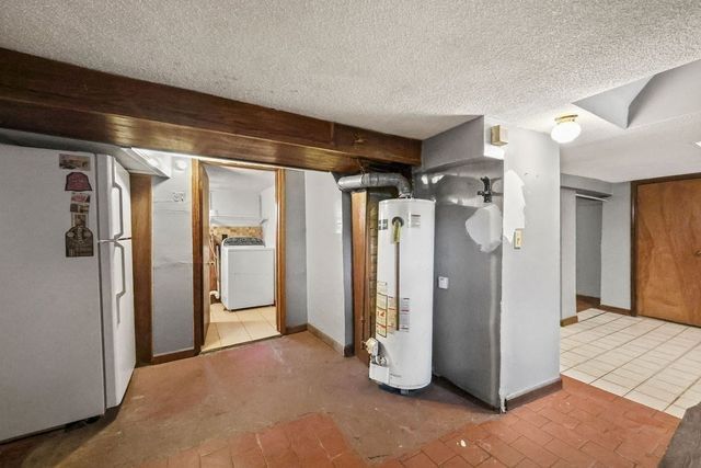 81 Healey St, Springfield, MA 01151