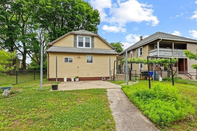 81 Healey St, Springfield, MA 01151