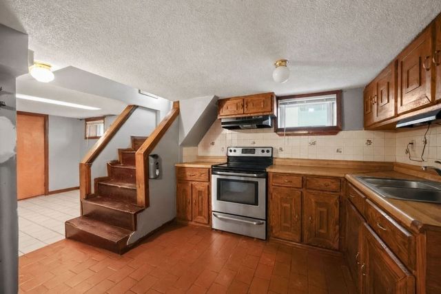81 Healey St, Springfield, MA 01151