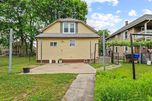 81 Healey St, Springfield, MA 01151
