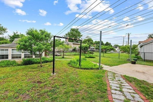 81 Healey St, Springfield, MA 01151