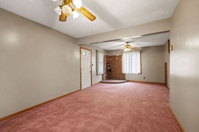 81 Healey St, Springfield, MA 01151