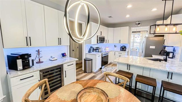 1951 Barrett Knoll NW Circle, Kennesaw, GA 30152