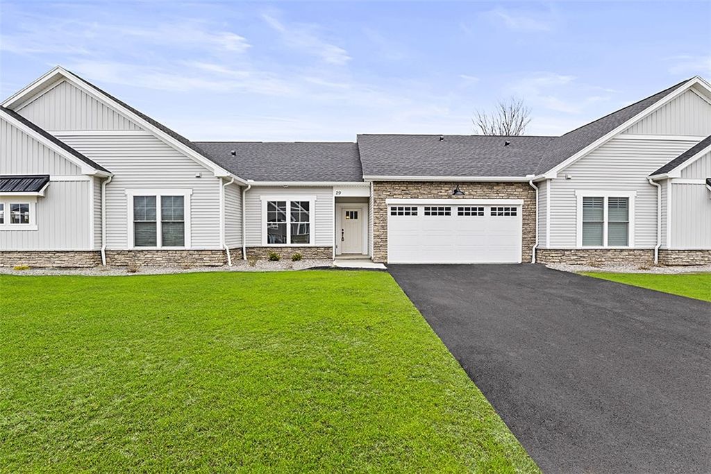 69 Cedarway Circle 327, Webster, NY 14580
