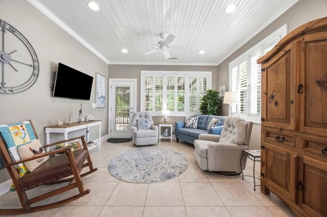 332 Waties Dr., Murrells Inlet, SC 29576