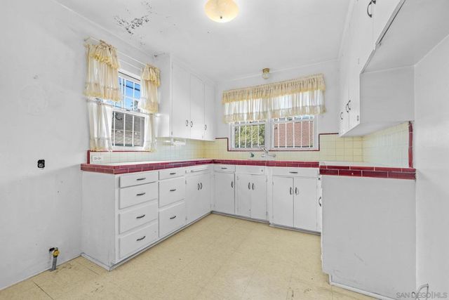 700 E 1st, National City, CA 91950