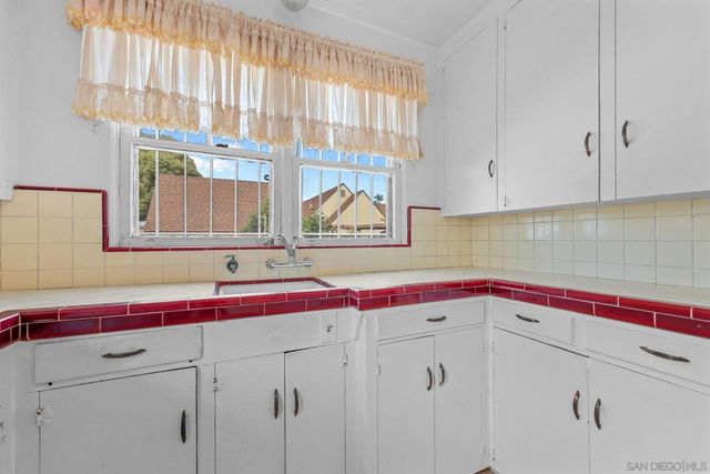 700 E 1st, National City, CA 91950