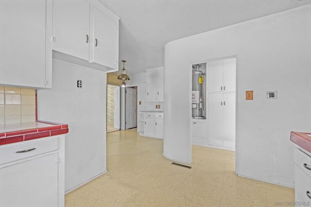 700 E 1st, National City, CA 91950
