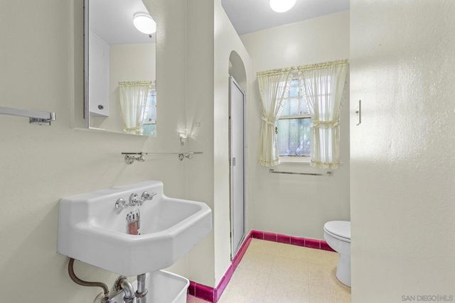 700 E 1st, National City, CA 91950