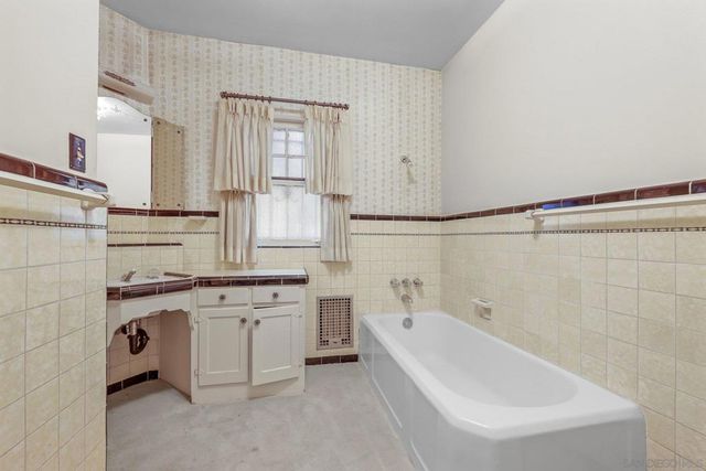 700 E 1st, National City, CA 91950