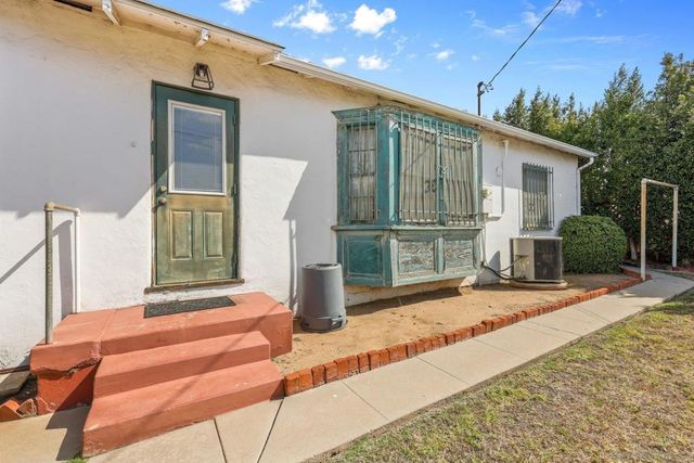 700 E 1st, National City, CA 91950