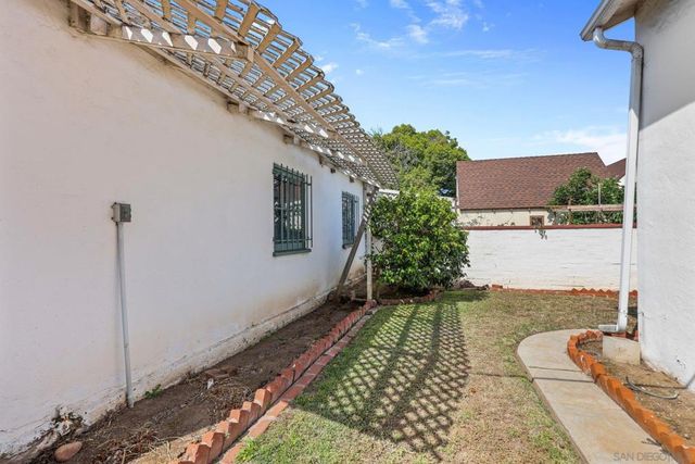 700 E 1st, National City, CA 91950