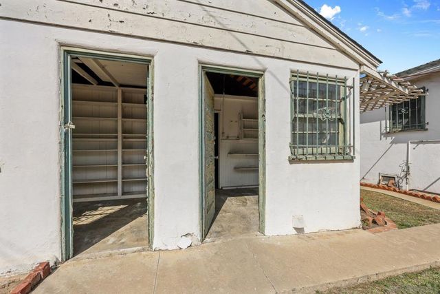 700 E 1st, National City, CA 91950