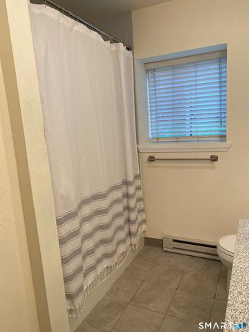 925 Oronoke Road 32J, Waterbury, CT 06708