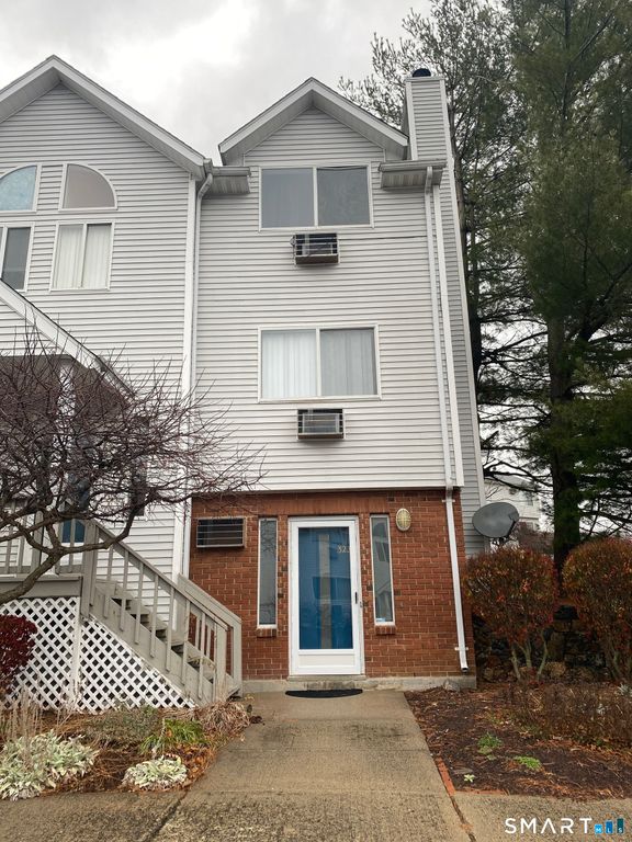 925 Oronoke Road 32J, Waterbury, CT 06708