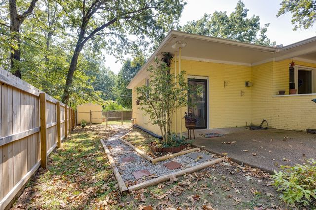 101 W Hills Terrace, Dickson, TN 37055