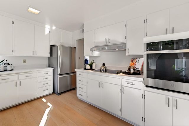 678 Benvenue Avenue, Los Altos, CA 94024