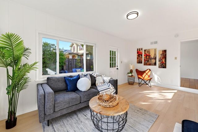 678 Benvenue Avenue, Los Altos, CA 94024