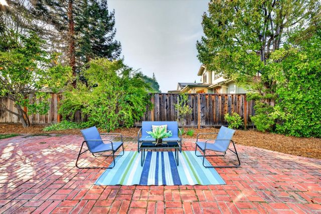 678 Benvenue Avenue, Los Altos, CA 94024