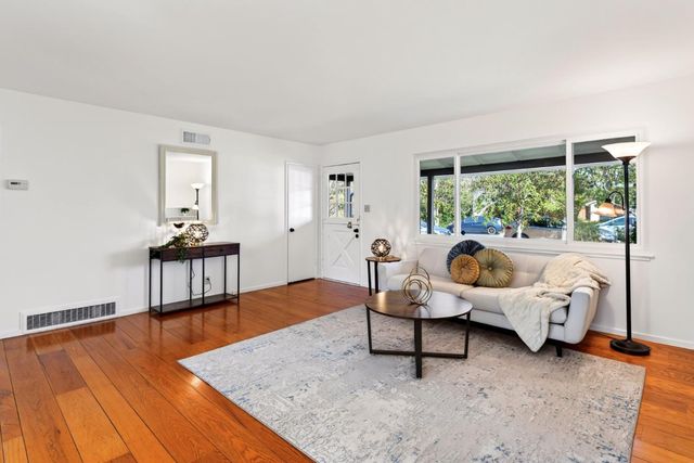 678 Benvenue Avenue, Los Altos, CA 94024