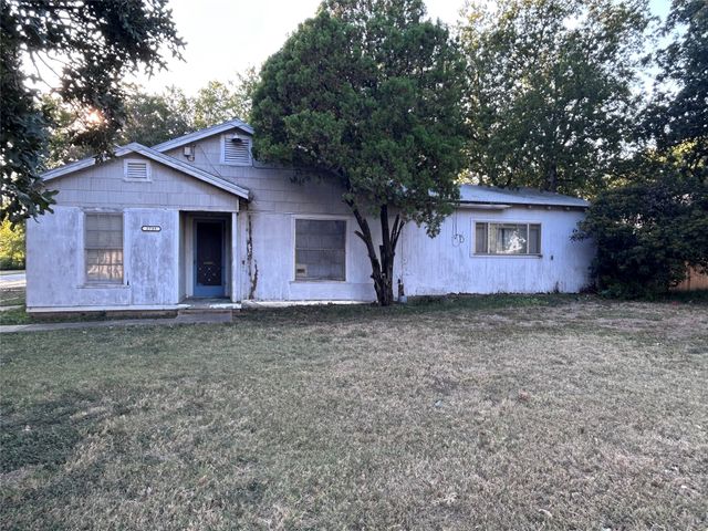 2735 Carson Street, Haltom City, TX 76117