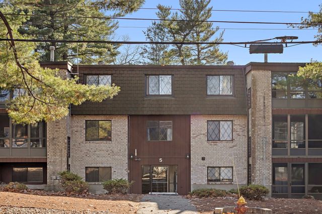 5 Greenbriar Dr 204, North Reading, MA 01864