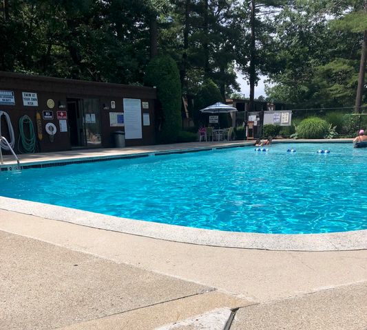 5 Greenbriar Dr 204, North Reading, MA 01864
