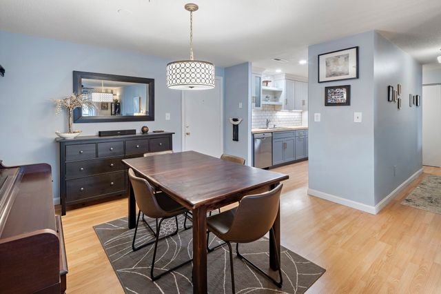 5 Greenbriar Dr 204, North Reading, MA 01864
