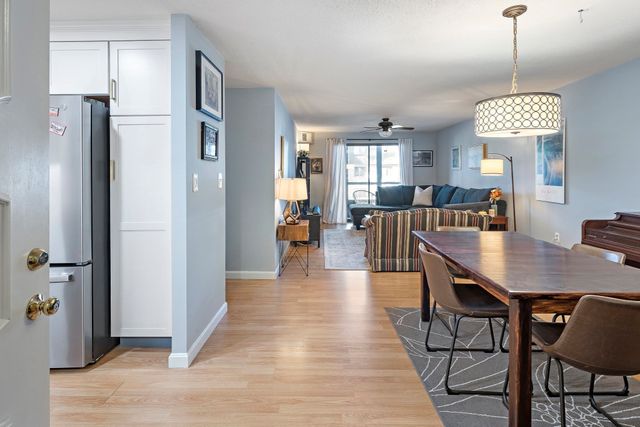 5 Greenbriar Dr 204, North Reading, MA 01864