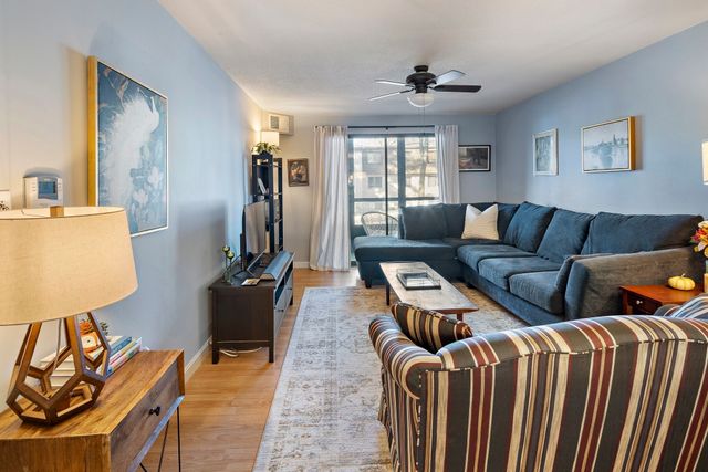 5 Greenbriar Dr 204, North Reading, MA 01864