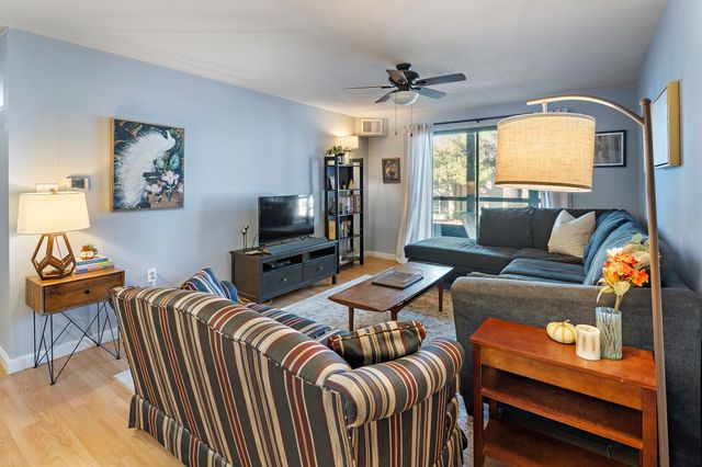 5 Greenbriar Dr 204, North Reading, MA 01864