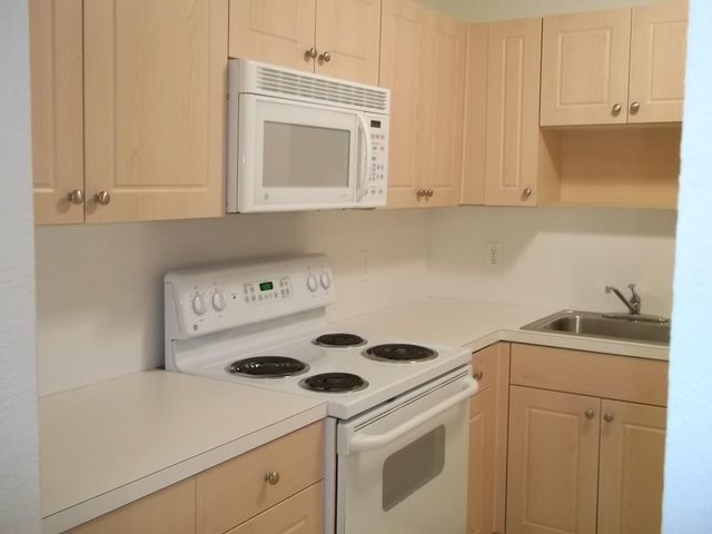 770 SE 2nd Avenue E205, Deerfield Beach, FL 33441