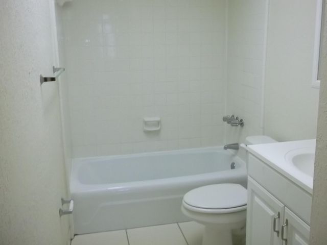 770 SE 2nd Avenue E205, Deerfield Beach, FL 33441