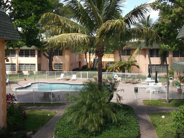 770 SE 2nd Avenue E205, Deerfield Beach, FL 33441