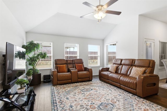 1016 Eastland Lane, Aubrey, TX 76227