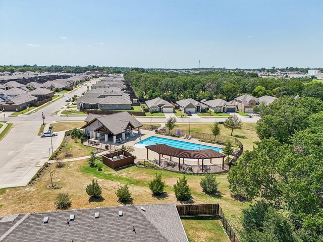 1016 Eastland Lane, Aubrey, TX 76227