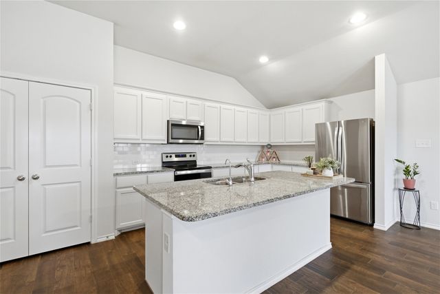 1016 Eastland Lane, Aubrey, TX 76227