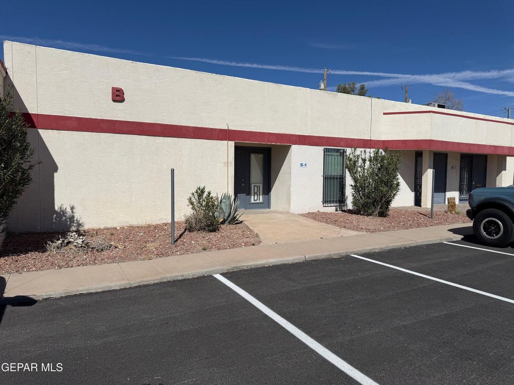 6501 Boeing Drive B-2, El Paso, TX 79925